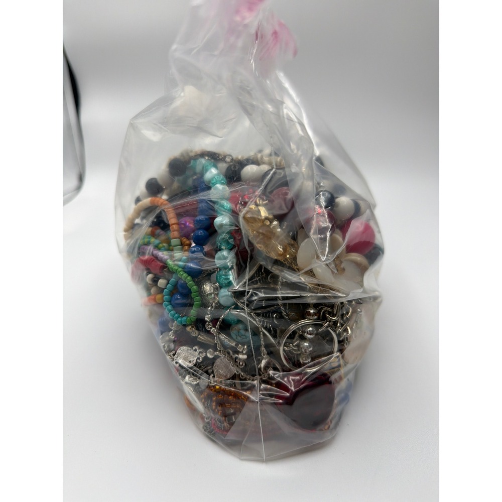 Bulk Costume Jewelry Lot 4.1 lbs Mixed Mystery Bag DIY Craft Junk Tangled - Picture 6 of 6